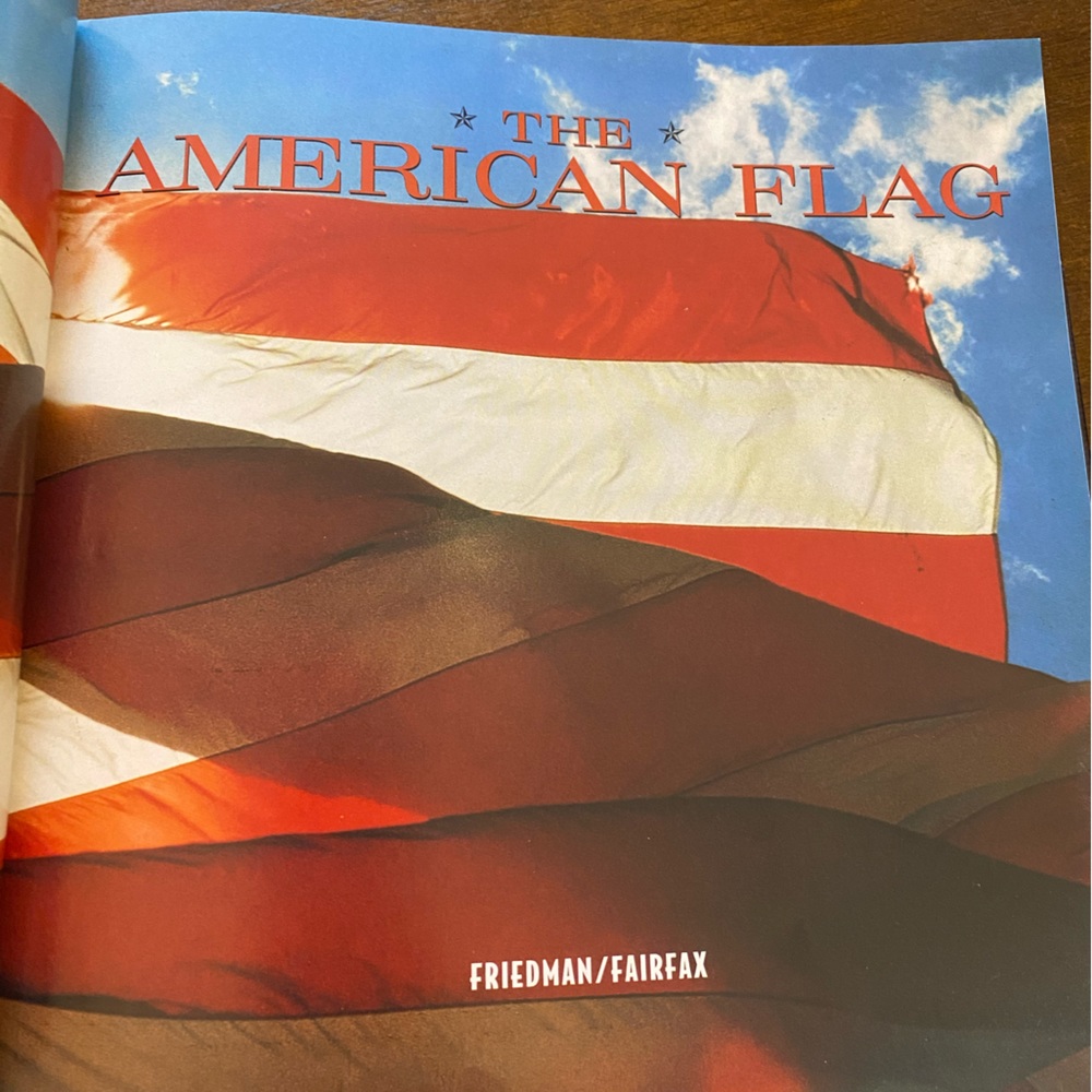🇺🇸USA Flag Book. Coffee Table Book. The American Flag. Patriotic. ❤️🤍💙 - Picture 6 of 11